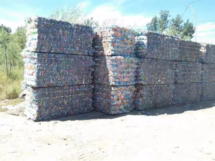 Plastic baler | Waste bottle packing machine 5 pet bottles bales in the plastic recycling plants