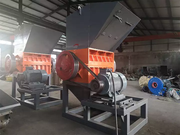 Vantagens dos fabricantes de máquinas trituradoras de garrafas de plástico na China