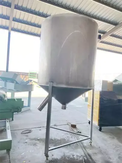 silo butiran plastik