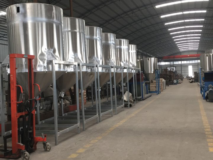 Plastic pellet storage bin | Recycled plastic granules silo 1 stock bins in plant