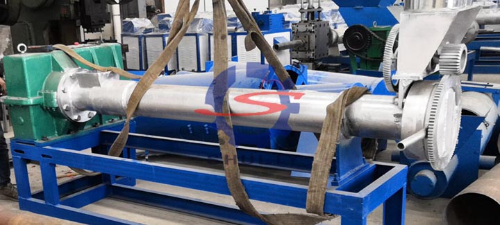 Plastic extruder screw