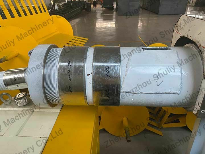 Plastic pelletizing machine 6 Iron heating device