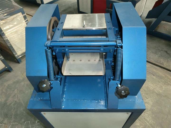 Plastic pellet cutting machine | Plastic granule cutter 6 detail part of the plastic cutting machine