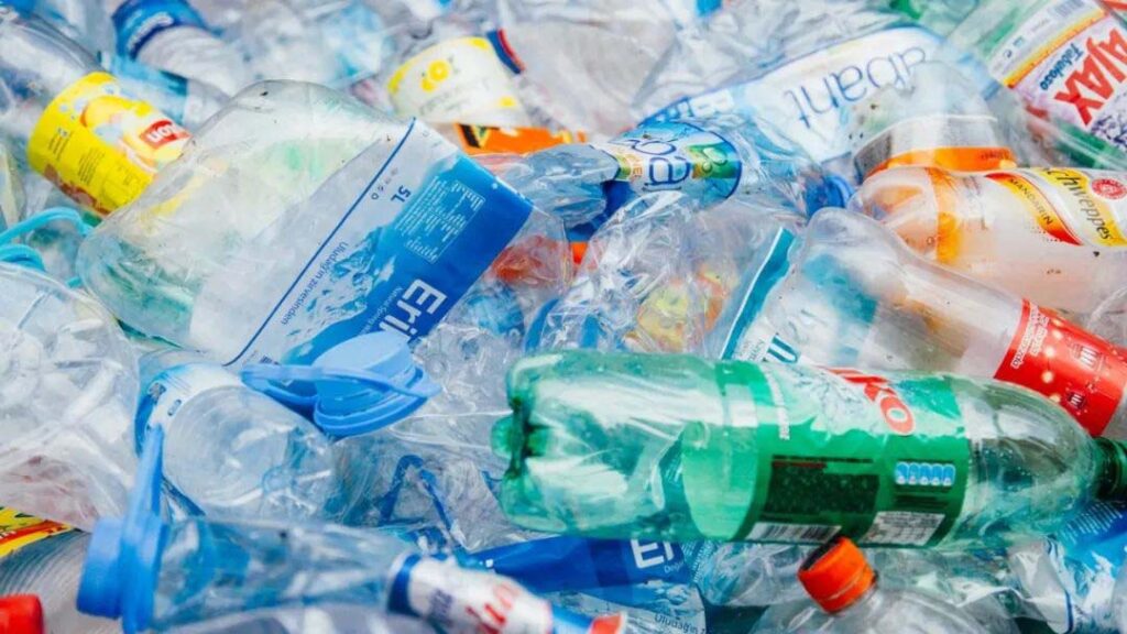 زجاجة بلاستيكية النفايات 