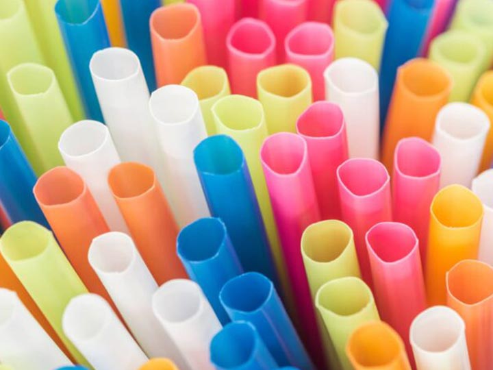 L'Angleterre interdit les pailles en plastique pour protéger l'environnement