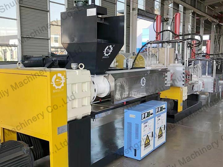 What affects plastic granulating machine price?