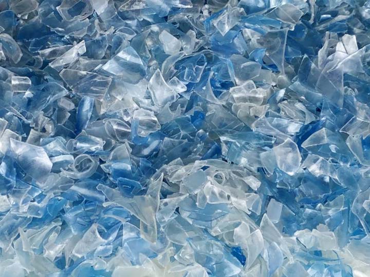 Les flocons de PET propres sont les produits finaux de la ligne de recyclage des bouteilles en plastique