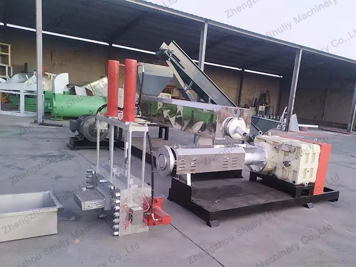 What is the function of plastic granulator? 8 plastic recycling machine