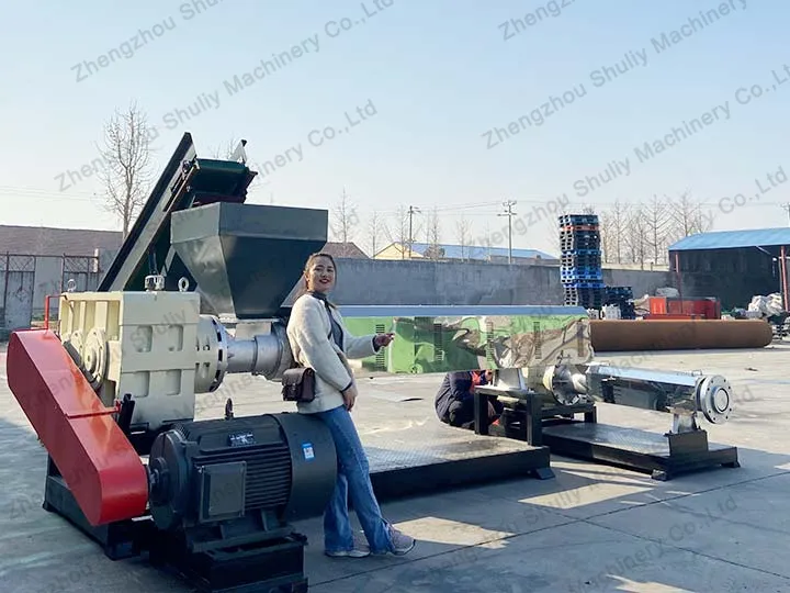 What is the function of plastic granulator? 3 plastic granulator