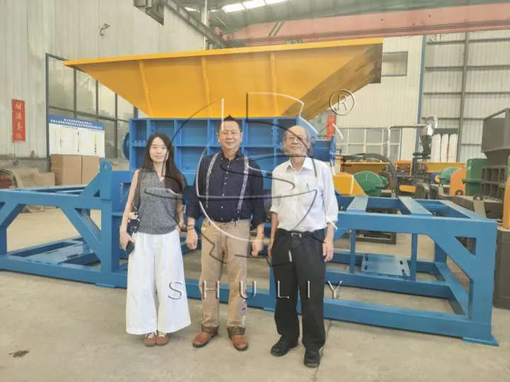 client from Singapore visited Shuliy plastic shredding machine