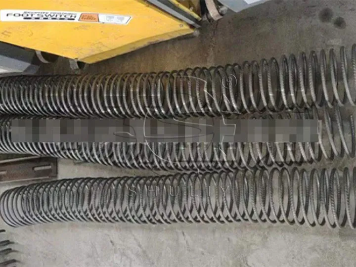 Continuous spiral rebar reinforcement produced by a circle bending machine